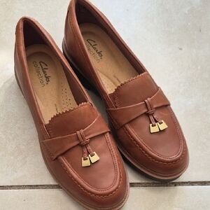 Clarks Women's Tan Leather Loafers